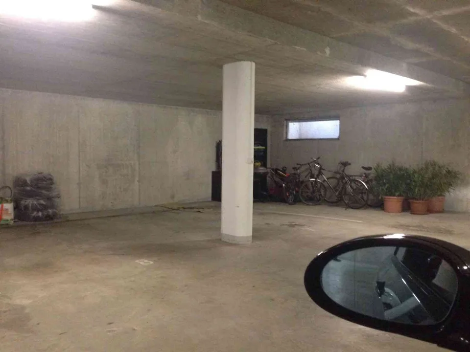 H14 P12 Autoeinstellhallenplatz