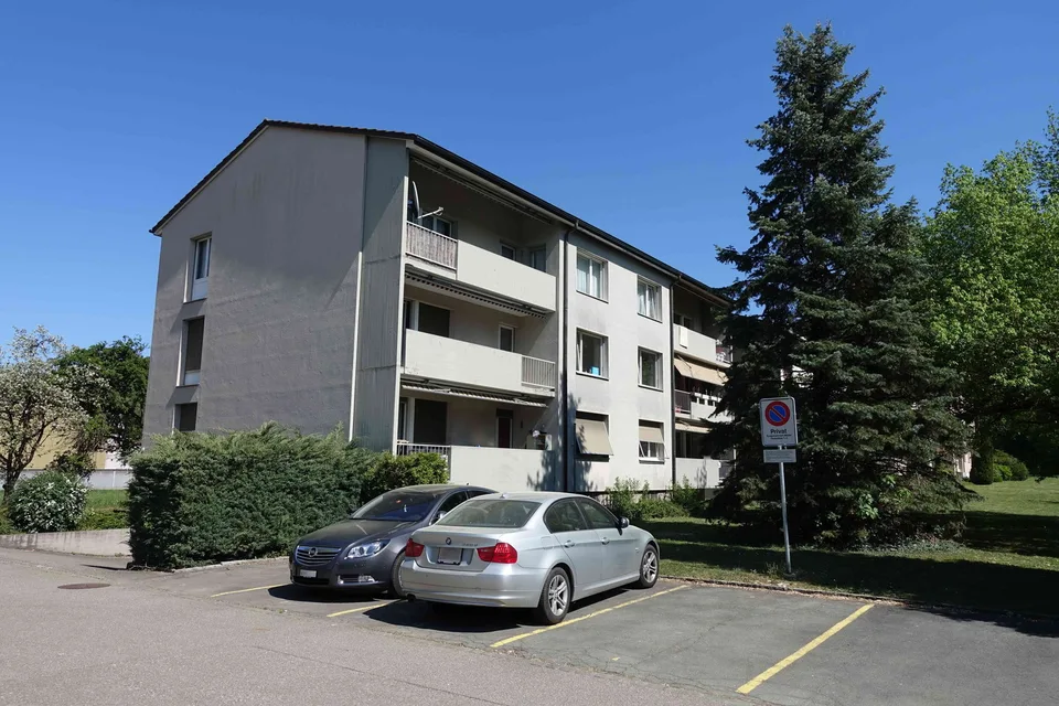 Aussenparkplatz im Gräubernquartier (2 Gehminuten bis Haltestelle)