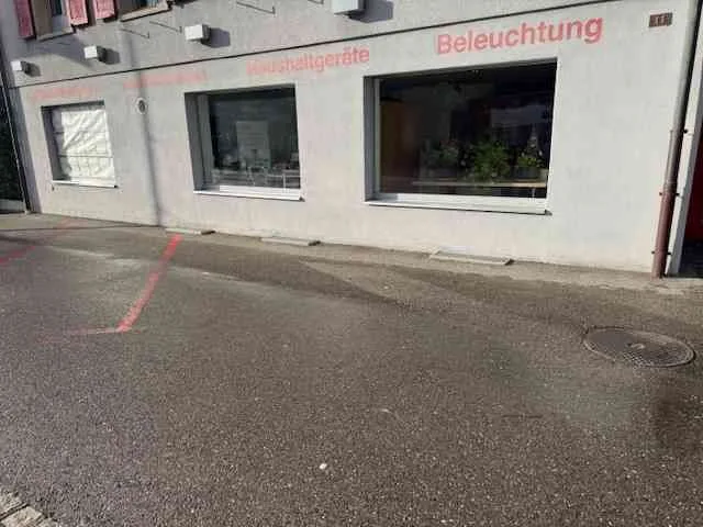 Parkplatz direkt an der Bushaltestelle zu vermieten