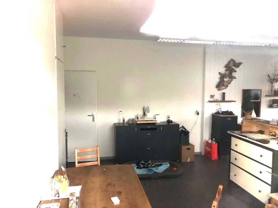 Vielseitige Gewerberäume (Coiffuresalon, Büro, Shop, Atelier) in Lampe