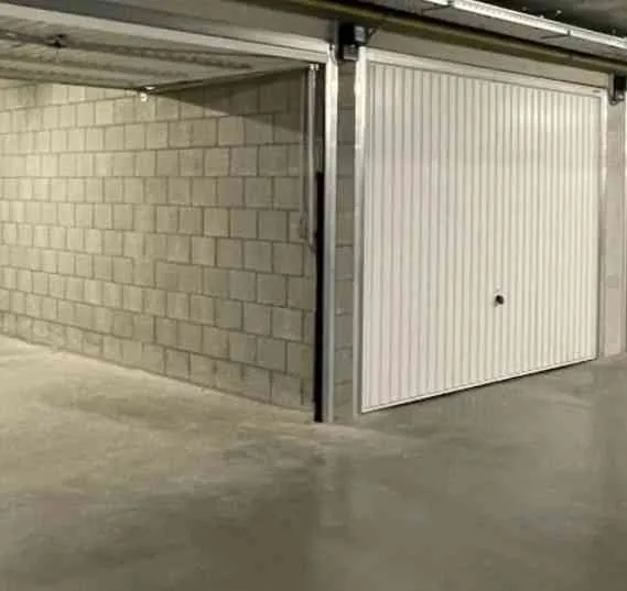 Einzelgarage 3.3 x 7.3m in MFH Tiefgarage – abschliessbar!