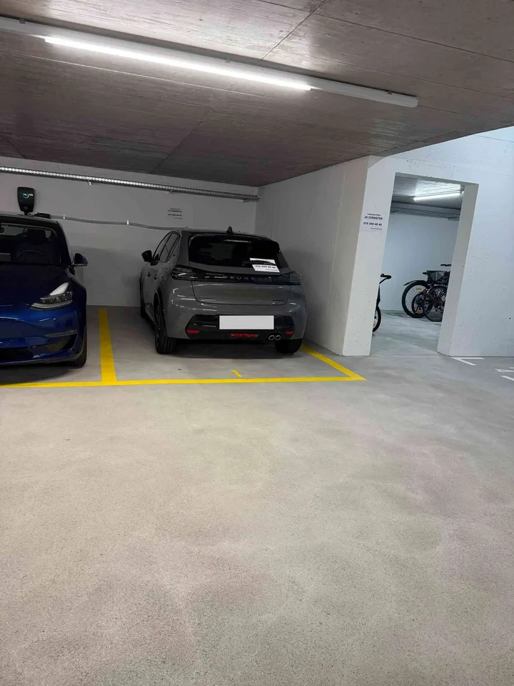 Tiefgaragen Plätze zu vermieten in Suhr