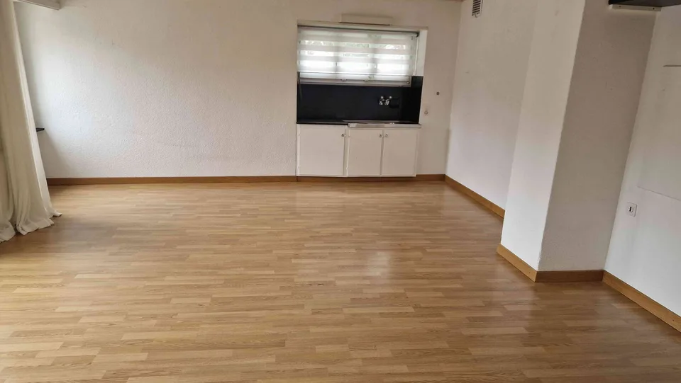 Büro oder Gewerbe . Vermitten
