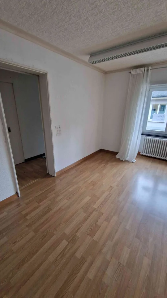 Büro oder Gewerbe . Vermitten