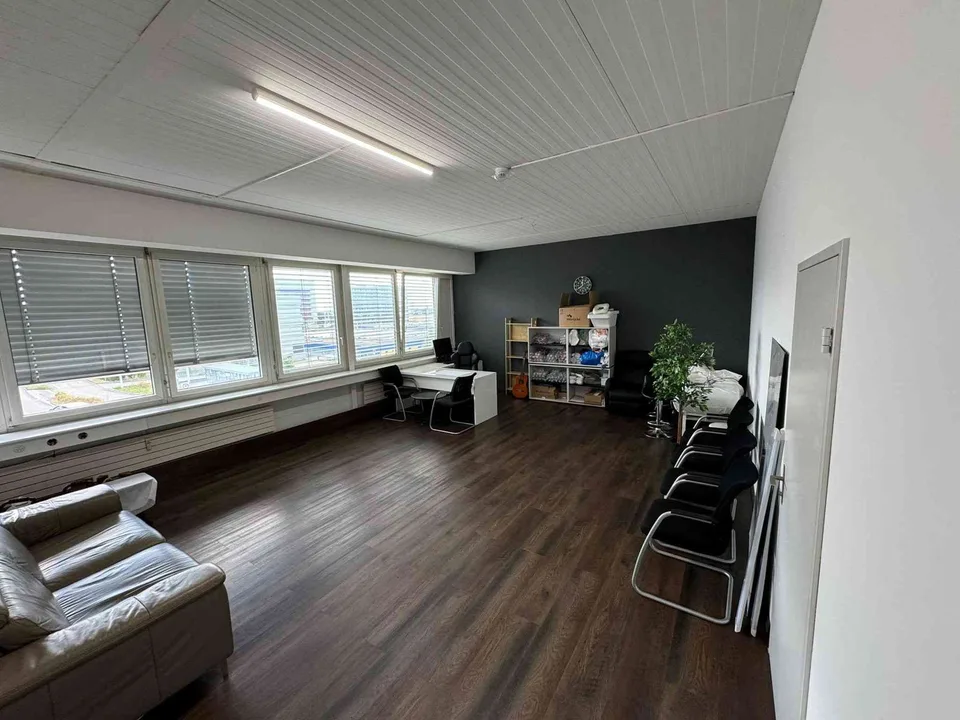 Möbliertes Büro zur Untermiete – Top Lage in Pratteln!