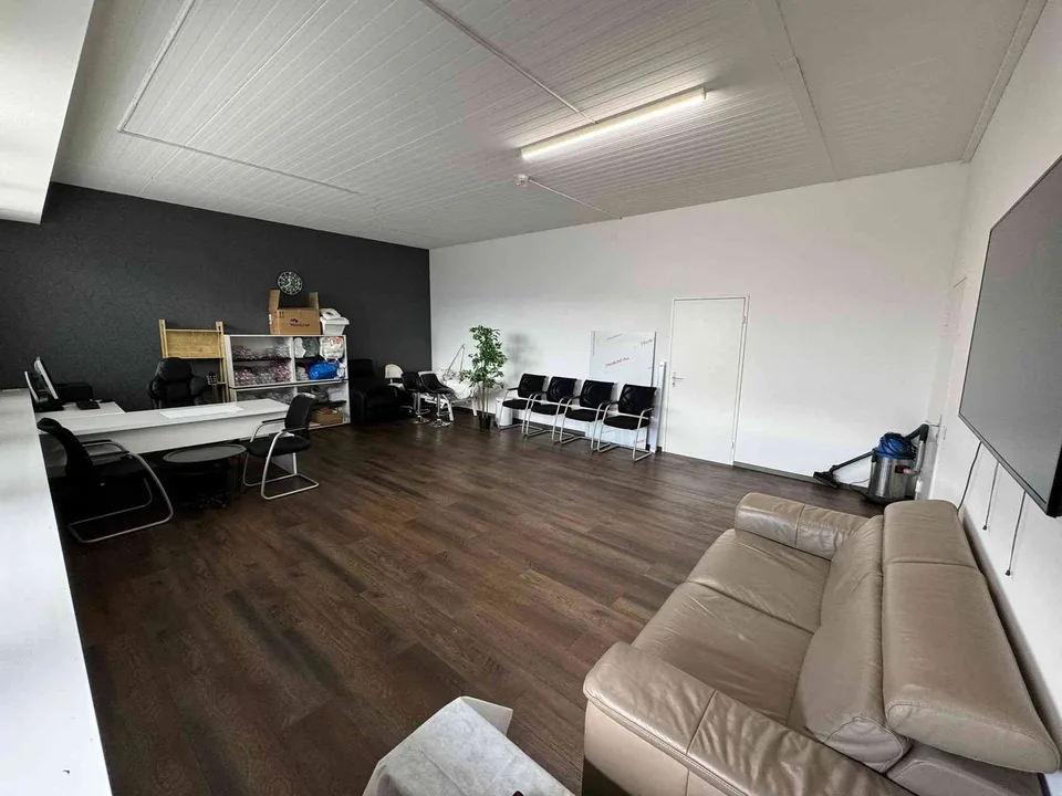 Möbliertes Büro zur Untermiete – Top Lage in Pratteln!