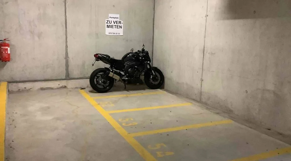 Tiefgaragenparkplatz (Motorrad)