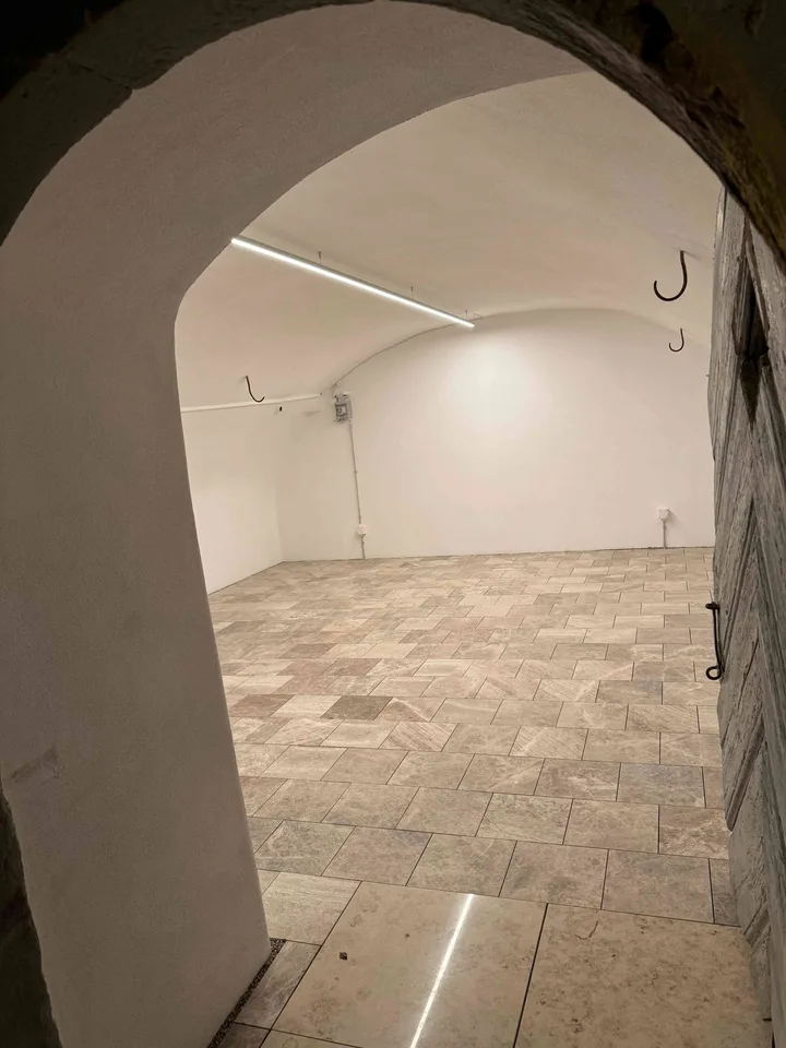 Sanierter Gewölbekeller zu vermieten 30m2 Ausstell