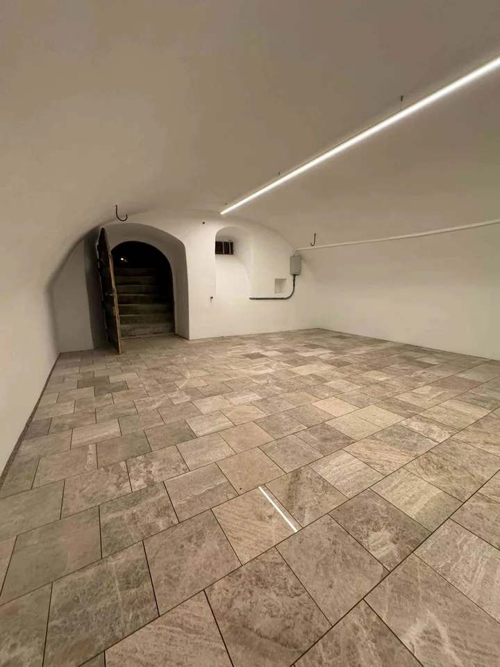 Sanierter Gewölbekeller zu vermieten 30m2 Ausstell
