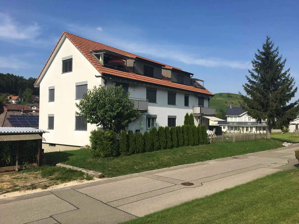 schöne 2.5 Zimmerwohnung
