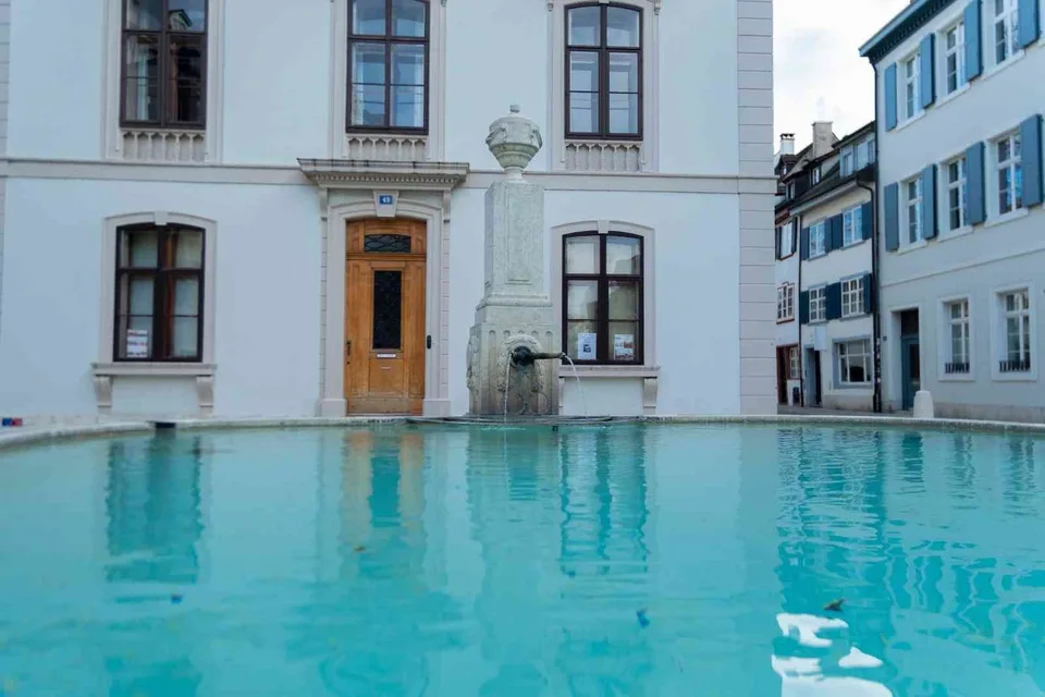 p. sof. Banking Center @ AESCHENPLATZ 3-4 bed 1.5 baths wm & tb 4695