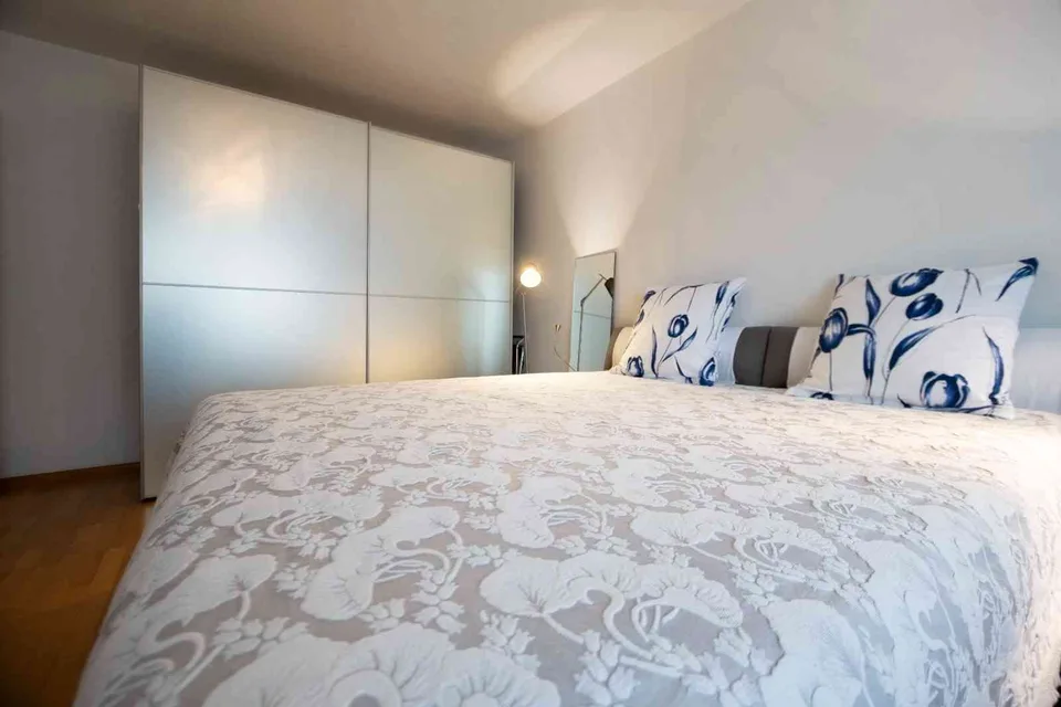 p. sof. Banking Center @ AESCHENPLATZ 3-4 bed 1.5 baths wm & tb 4695
