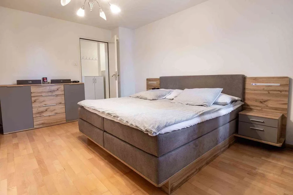 Helle 3.5-Zimmer-Wohnung mit Balkon & Garage direkt beim Bahnhof Mutte