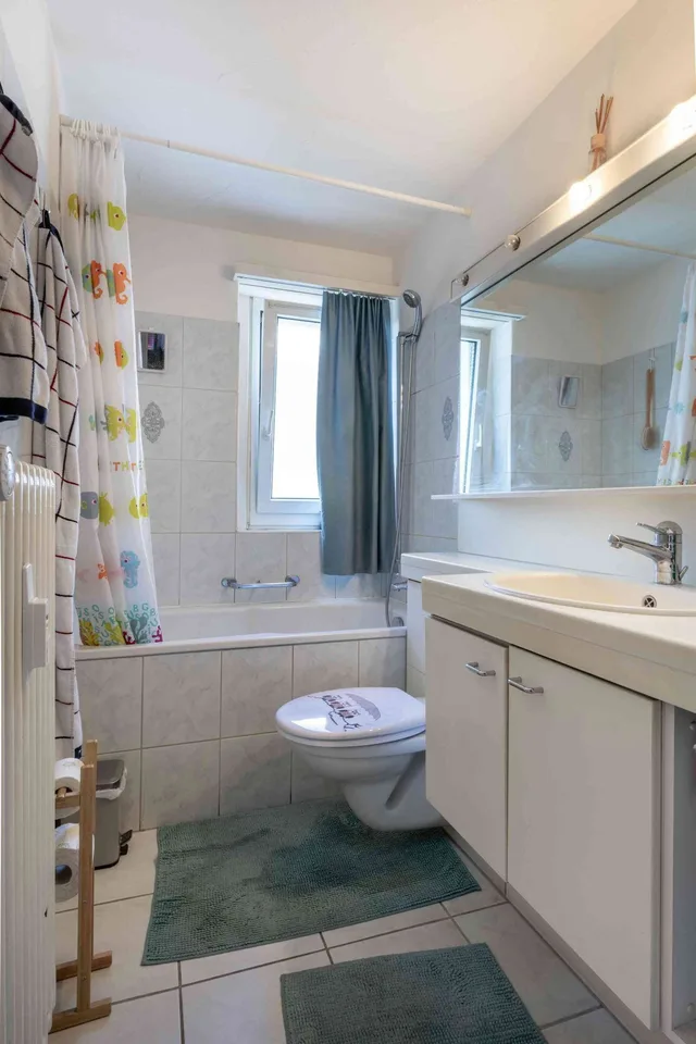 Helle 3.5-Zimmer-Wohnung mit Balkon & Garage direkt beim Bahnhof Mutte