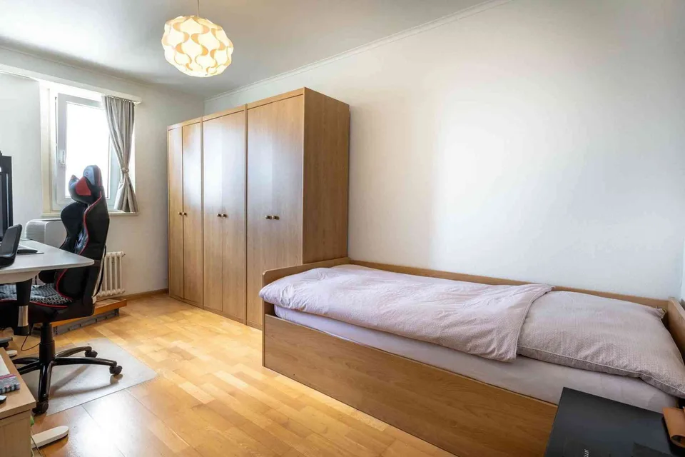 Helle 3.5-Zimmer-Wohnung mit Balkon & Garage direkt beim Bahnhof Mutte