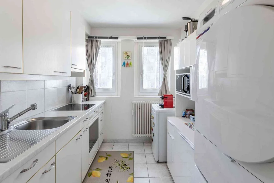Helle 3.5-Zimmer-Wohnung mit Balkon & Garage direkt beim Bahnhof Mutte