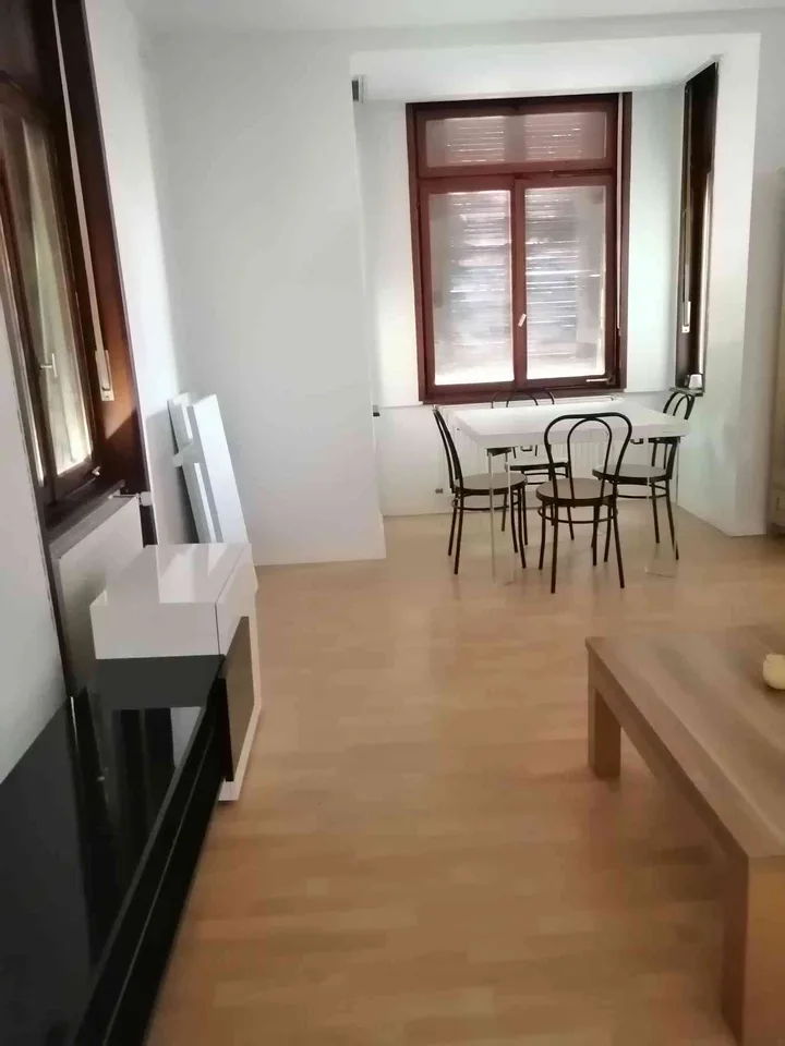Helle 1 Zimmer Wohnung möbliert