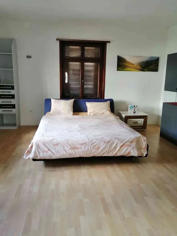 Helle 1 Zimmer Wohnung möbliert