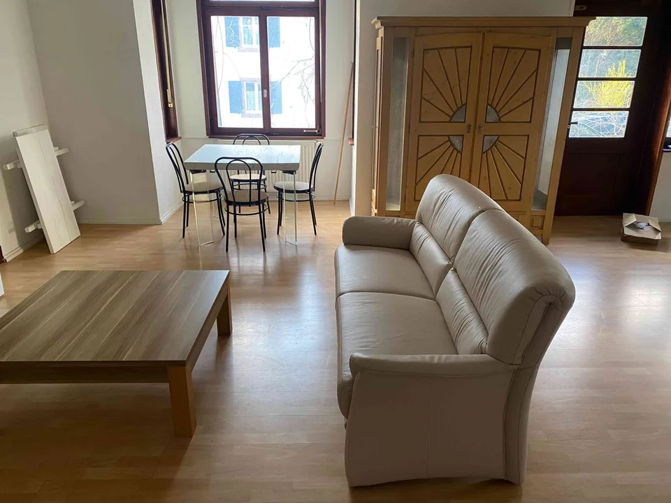 Helle 1 Zimmer Wohnung möbliert