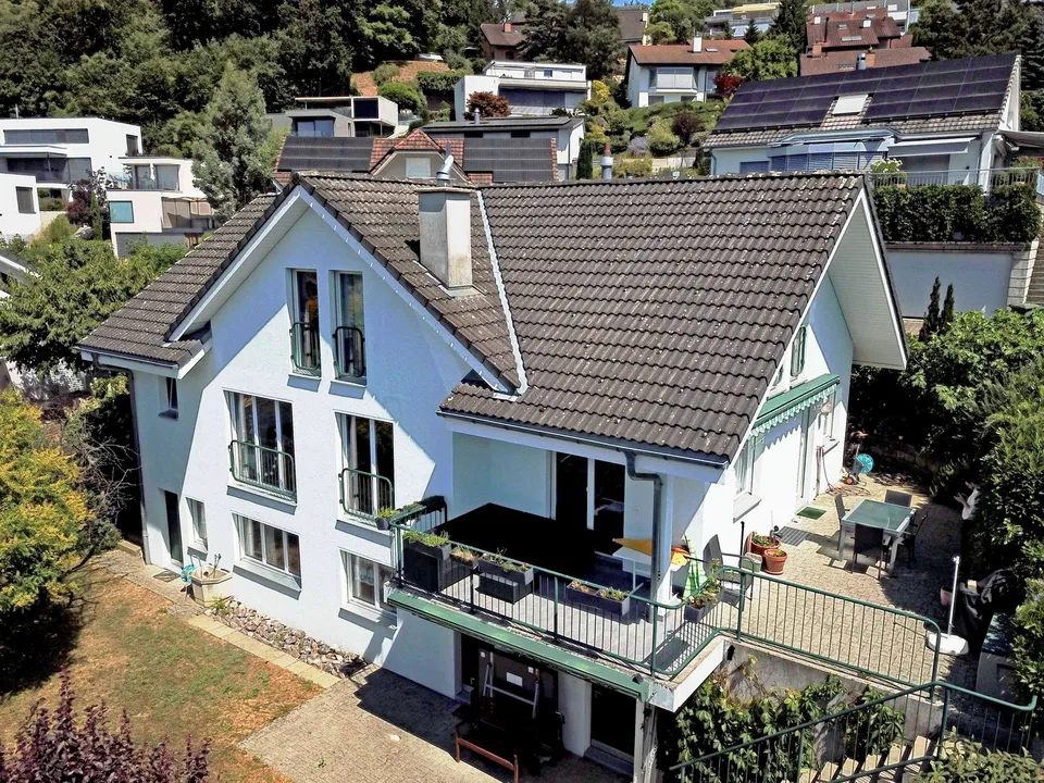 Familienhaus mit Weitsicht und viel Platz in Münchenstein