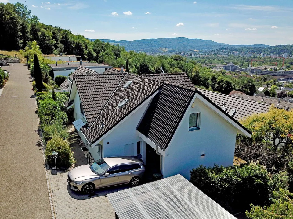 Familienhaus mit Weitsicht und viel Platz in Münchenstein