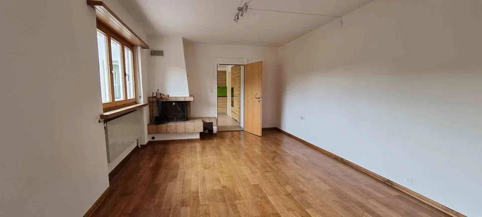 Grosszügige 3-Zimmer-Wohnung, sonnige Lage mit Garten und Cheminée