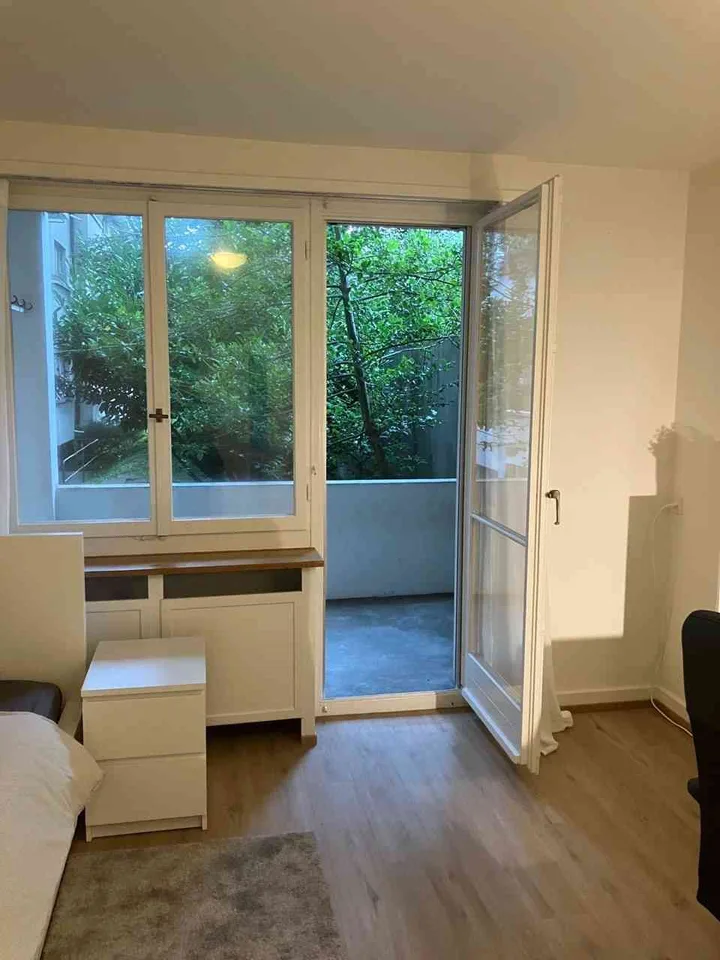 Möbliertes Zimmer an zentaler Lage mit Balkon A4