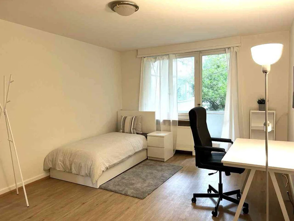 Möbliertes Zimmer an zentaler Lage mit Balkon A4