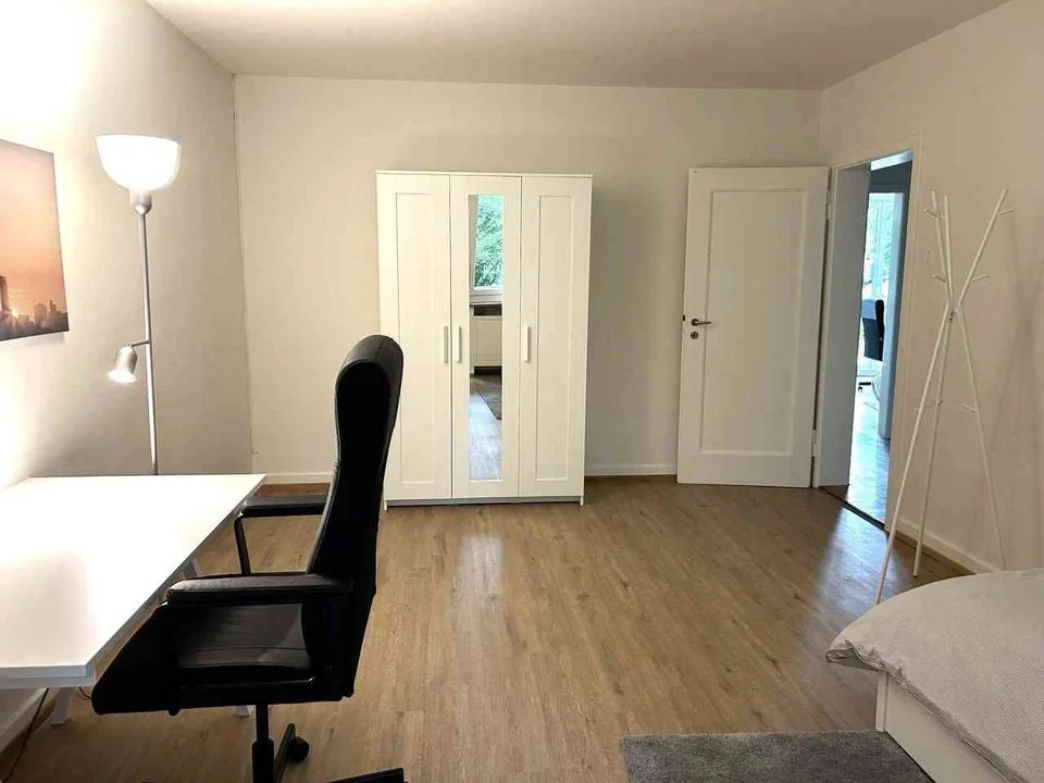 Möbliertes Zimmer an zentaler Lage mit Balkon A4