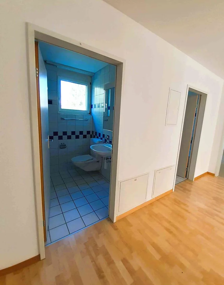 4. 5 Zimmer hell, naturnah und doch zentral. Ideal auch für Familien