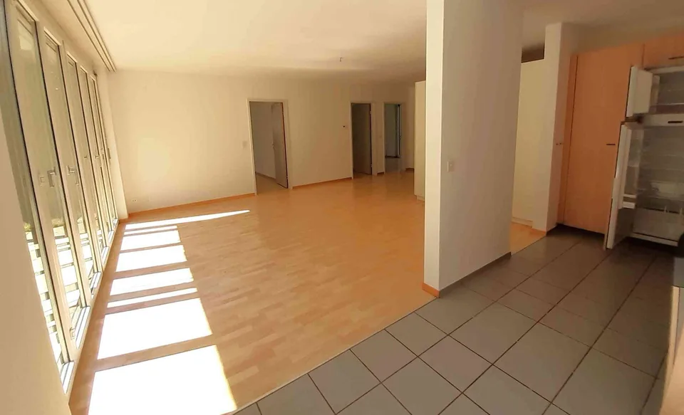 4. 5 Zimmer hell, naturnah und doch zentral. Ideal auch für Familien