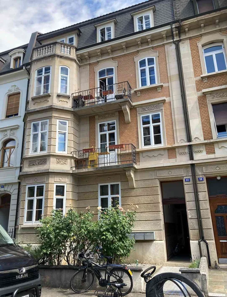 Tolle 3,5 Dachwohnung mit Balken, Mezzanine, Dachterrasse, ruhige Lage