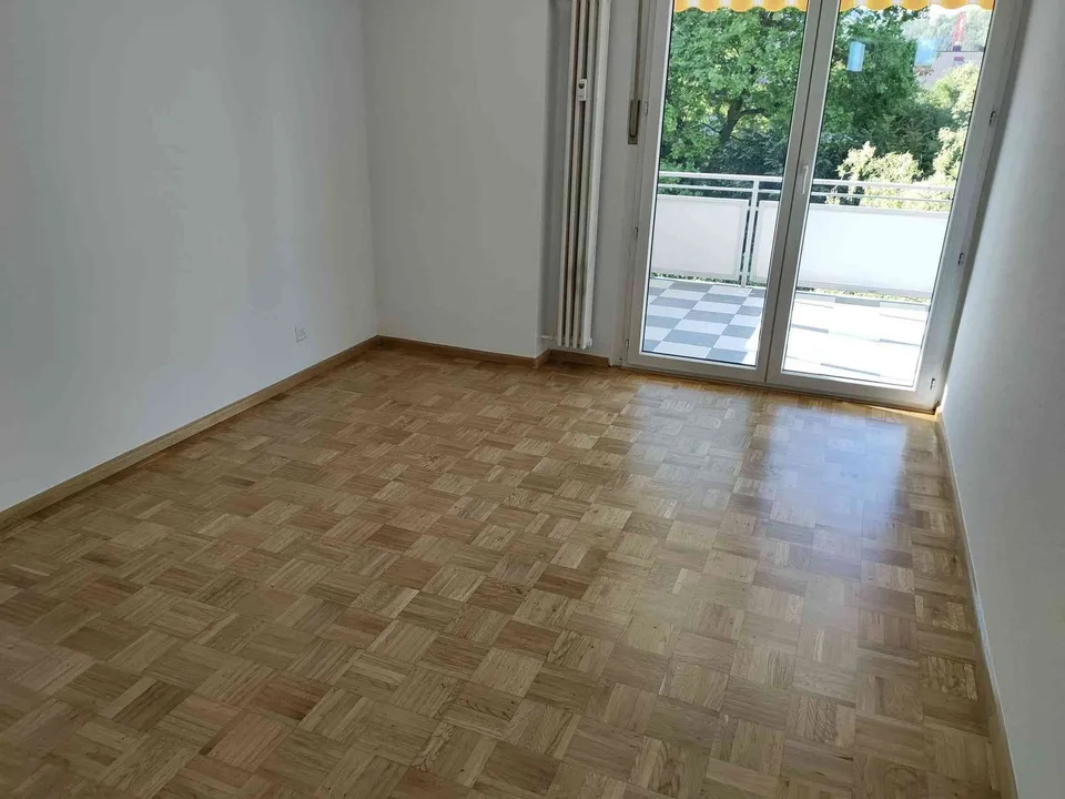Bright 3.5-room apartment with balcony in Muttenz – renovated and centrally located