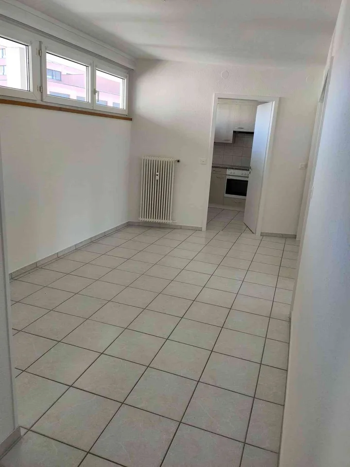 Bright 3.5-room apartment with balcony in Muttenz – renovated and centrally located