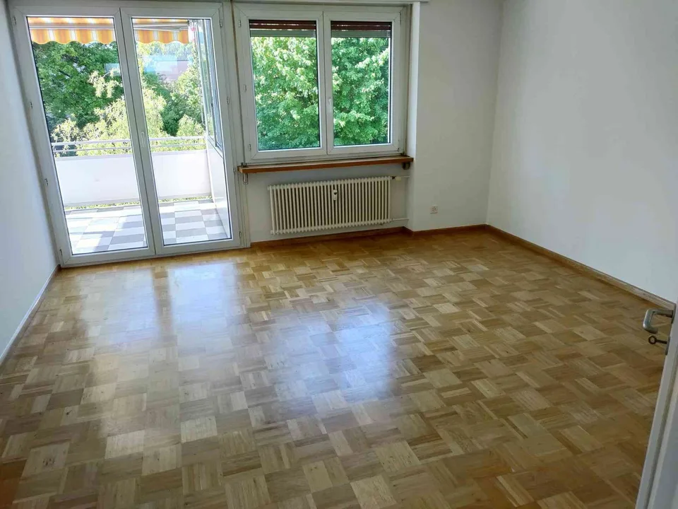 Bright 3.5-room apartment with balcony in Muttenz – renovated and centrally located