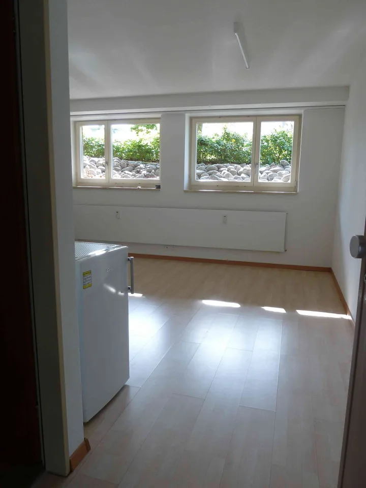 Bastelraum mit WC/Lavabo und separatem Eingang