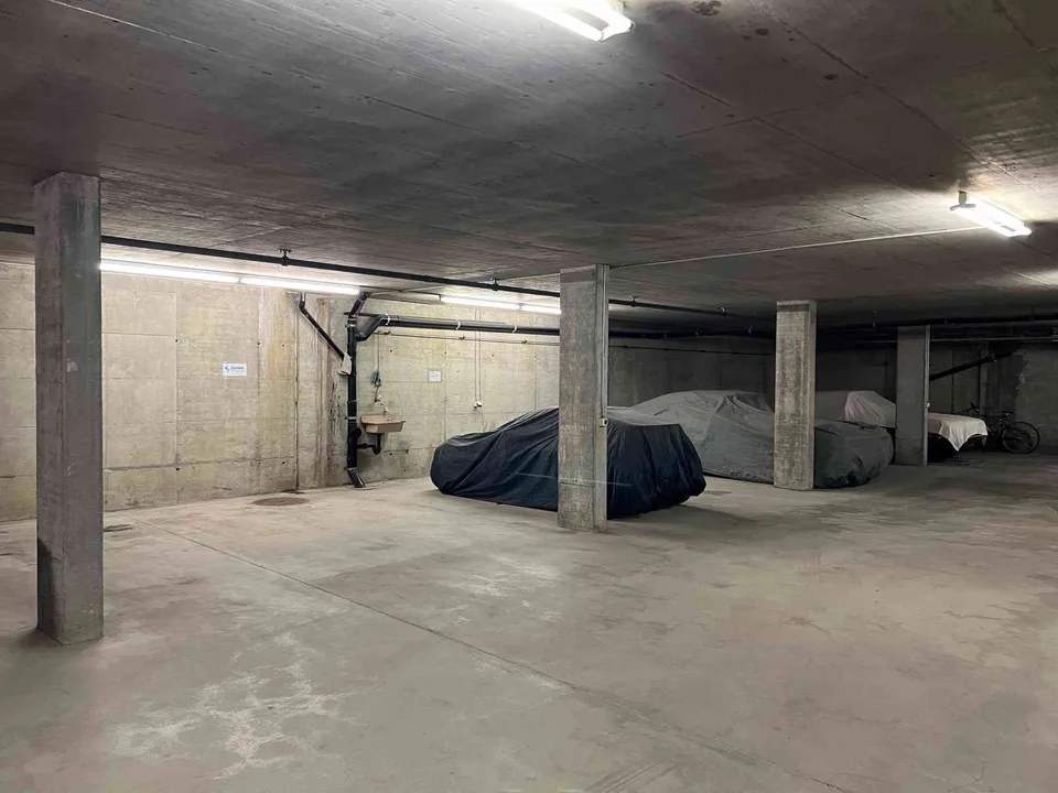 Autoeinstellhallenplatz zu vermieten