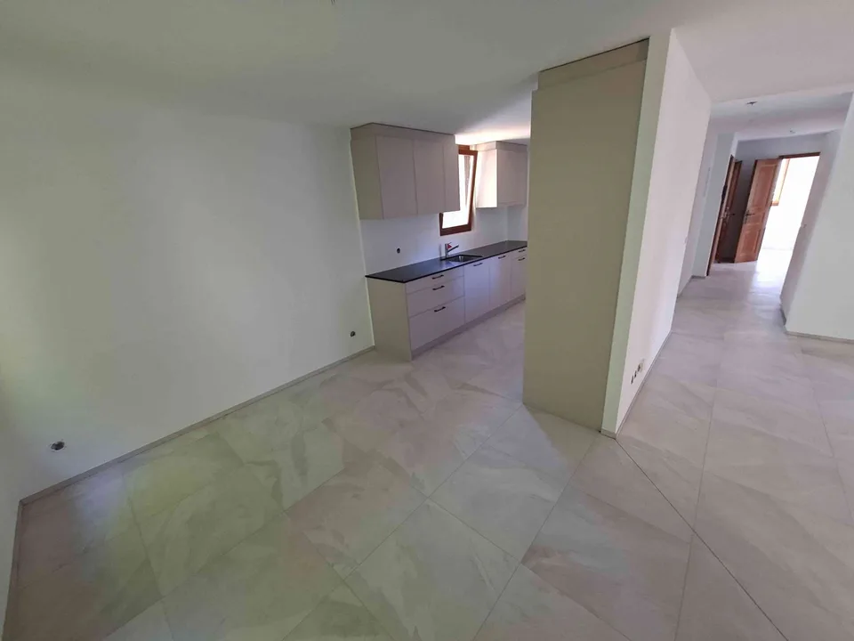 Helle, frisch renovierte 3.5-Zimmer-Wohnung