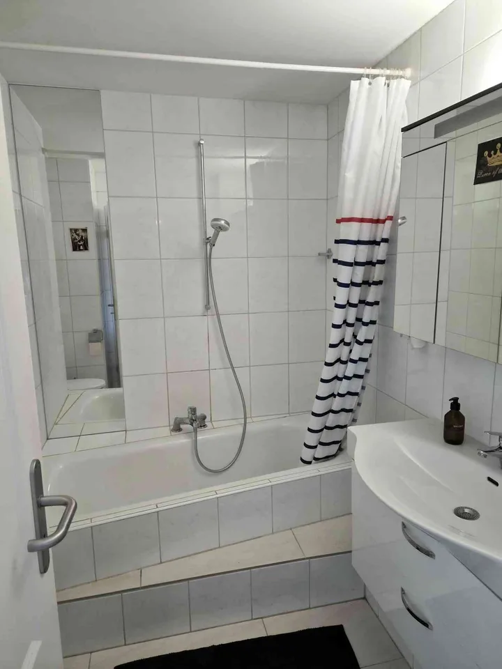 Exklusives WG-Zimmer mit eigenem Bad in moderner 4.5-Zimmer-Wohnung