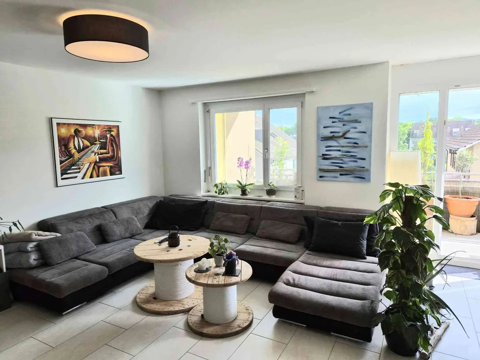 Exklusives WG-Zimmer mit eigenem Bad in moderner 4.5-Zimmer-Wohnung
