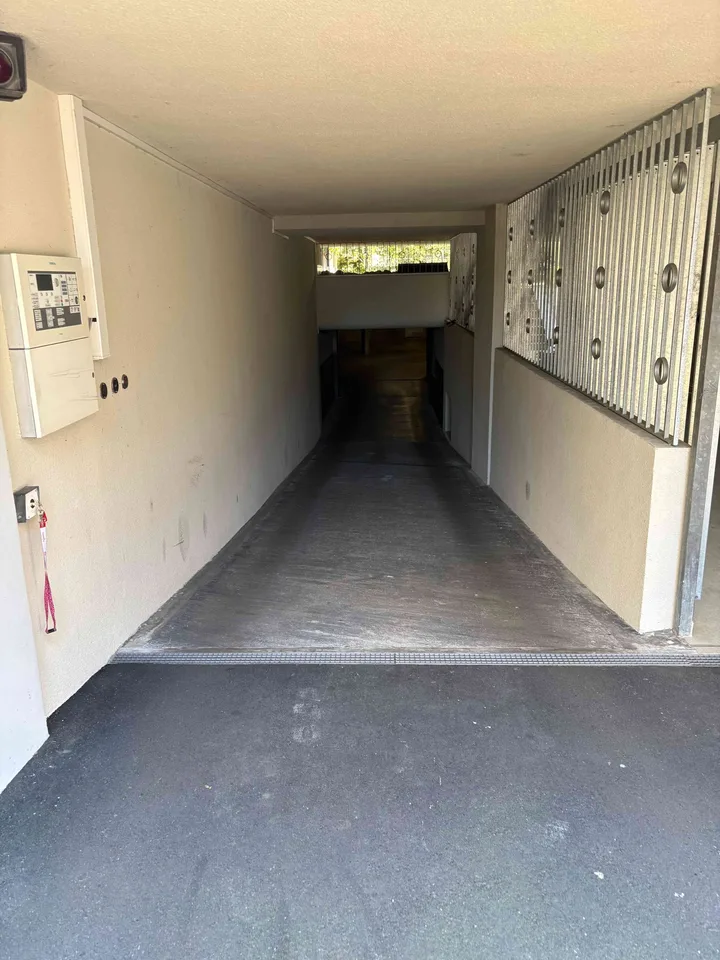 Underground parking (Tiefgaragen-Plätze, 4057 Basel)