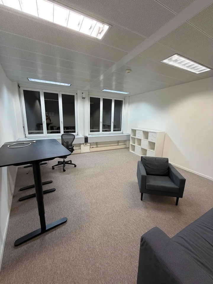 Helles Büro am Barfüsserplatz – Top-Lage im Herzen von Basel
