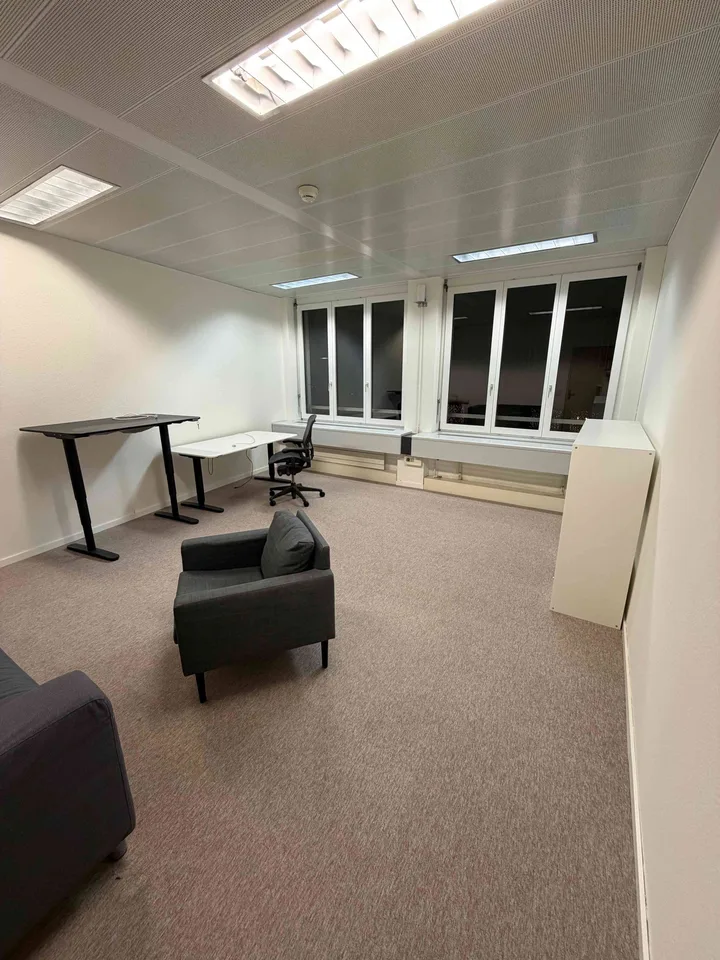 Helles Büro am Barfüsserplatz – Top-Lage im Herzen von Basel
