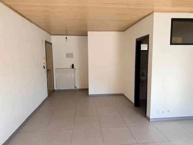 Appartement au 1er étage, avec place de parc, libre de suite