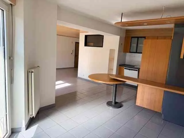 Appartement au 1er étage, avec place de parc, libre de suite