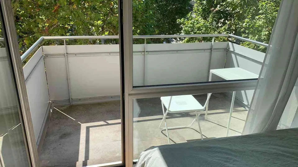 Möbliertes Privatzimmer S1 inkl. eigenem Balkon, nähe Schützenmattpark