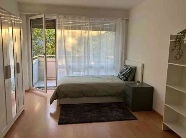 Möbliertes Privatzimmer S1 inkl. eigenem Balkon, nähe Schützenmattpark