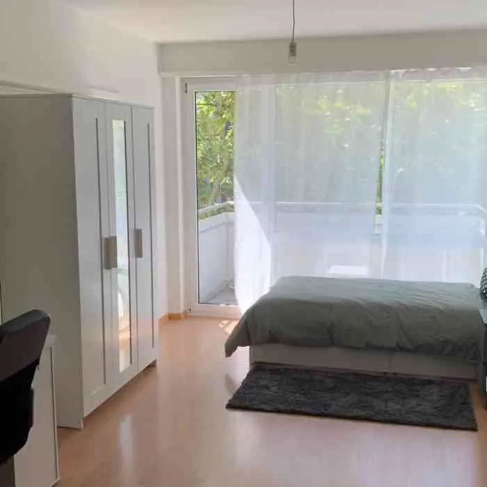 Möbliertes Privatzimmer S1 inkl. eigenem Balkon, nähe Schützenmattpark