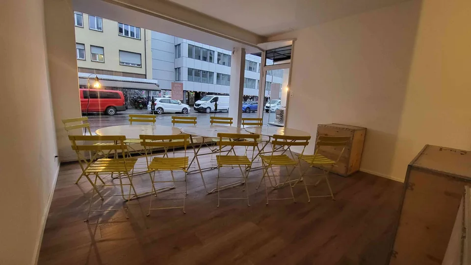 Ladenlokal mit grossem Schaufenster