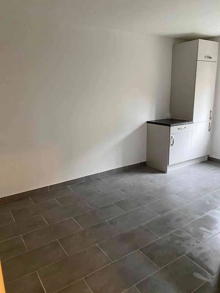 Ab den 01.07.2026 oder nach Vereinbarung vermieten wir 3-ZWG im EG.